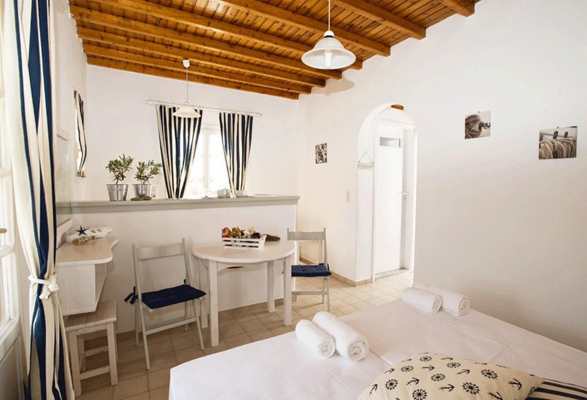 Gryparis' Club Apartments Mykonos Town Eksteriør billede